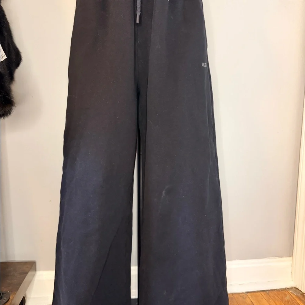 Aritzia Black Wide-Leg sweat Pants - Picture 3 of 4